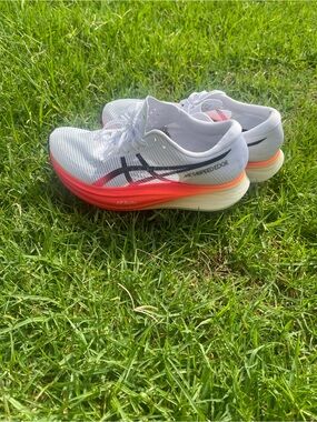 ASICS Wetspeed Edge White Running Shoes with Coral Gradient